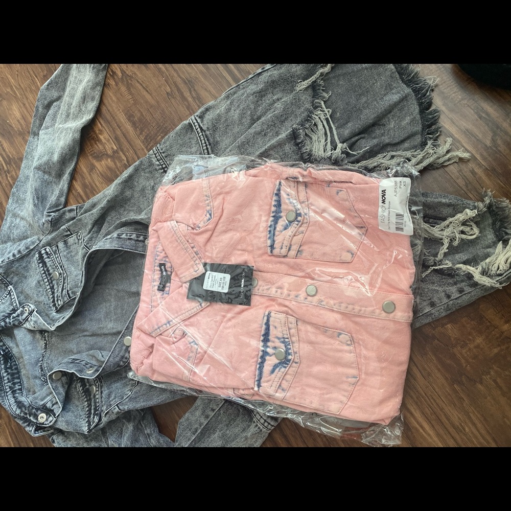2 brand new rompers !